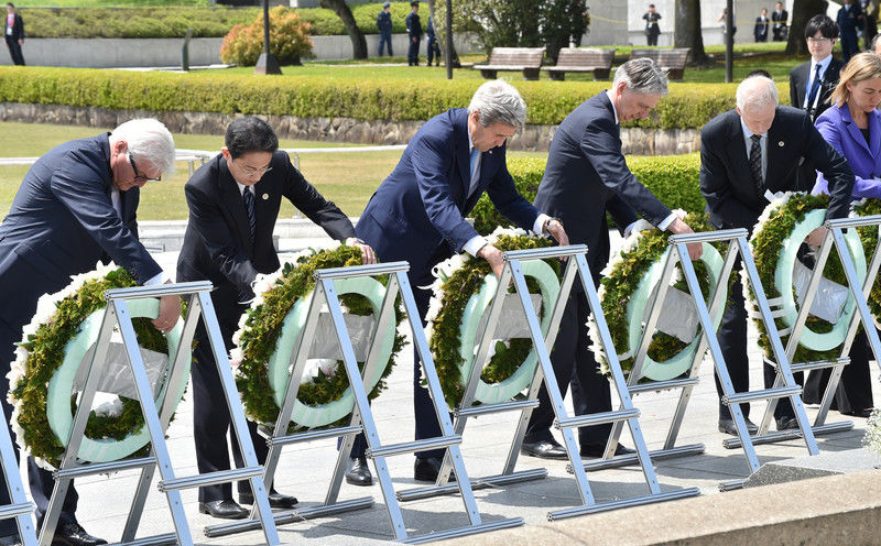 Госсекретарь США впервые в истории посетил Хиросиму после американской атомной бомбардировки. Фоторепортаж 6