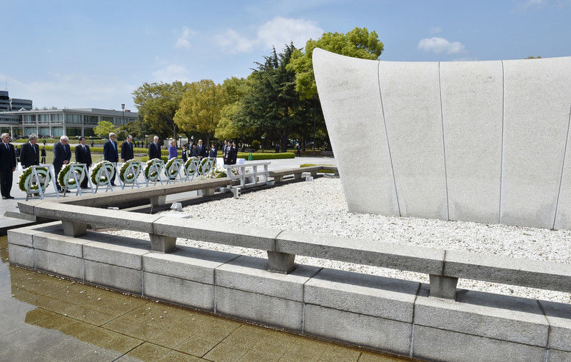 Госсекретарь США впервые в истории посетил Хиросиму после американской атомной бомбардировки. Фоторепортаж 7