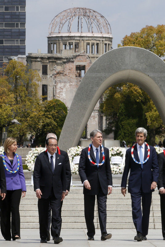 Госсекретарь США впервые в истории посетил Хиросиму после американской атомной бомбардировки. Фоторепортаж 10