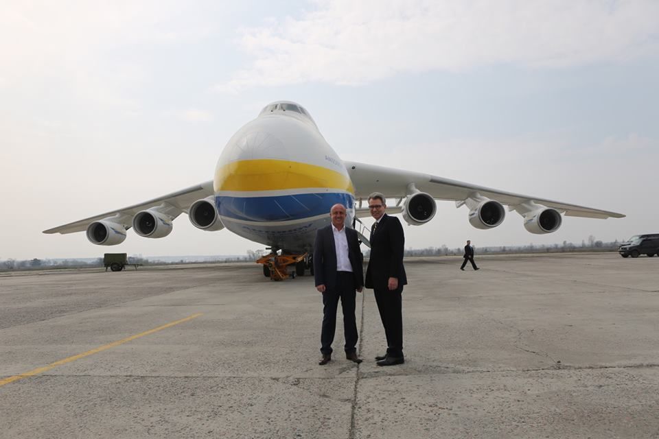 Пайетт посетил аэропорт Антонов, где обсудил украино-американское сотрудничество. Фоторепортаж 1