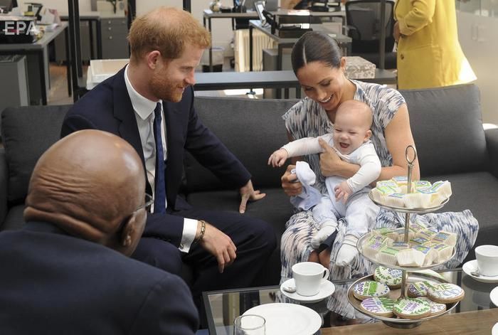 Принц Гарри и герцогиня Меган приехали в ЮАР с сыном Арчи. Фоторепортаж 7