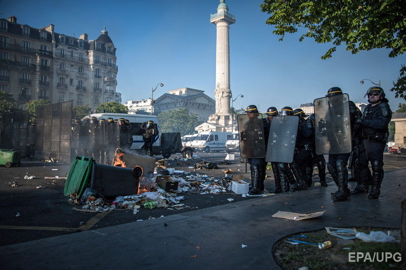 В Париже произошли столкновения между полицией и участниками первомайской демонстрации. Фоторепортаж 16