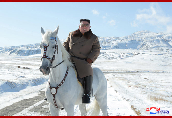 ﻿Кім Чен Ин на білому коні піднявся на найвищу гору КНДР. Фоторепортаж 1