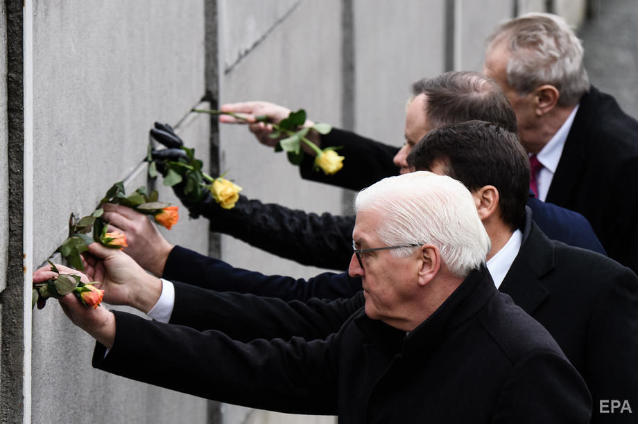 Германия отметила 30-летие падения Берлинской стены. Фоторепортаж 1