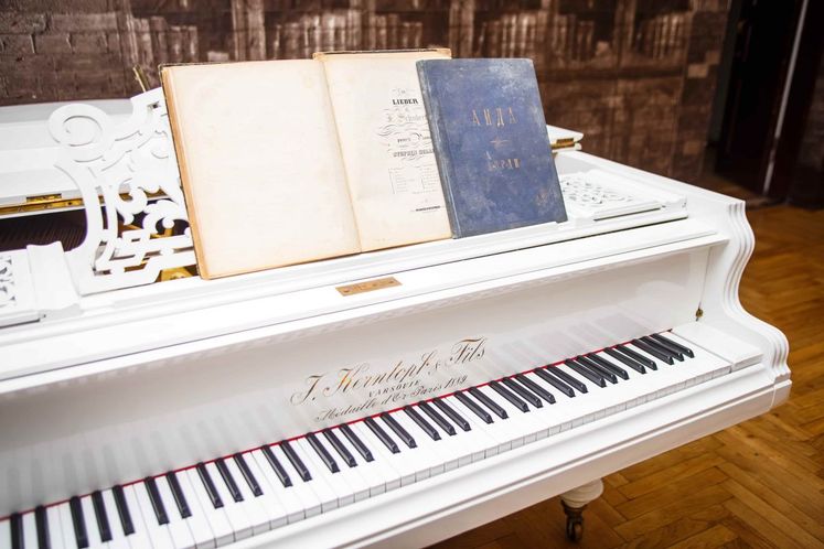 В киевском музее Булгакова открылась выставка “Бег” / ГОРДОН