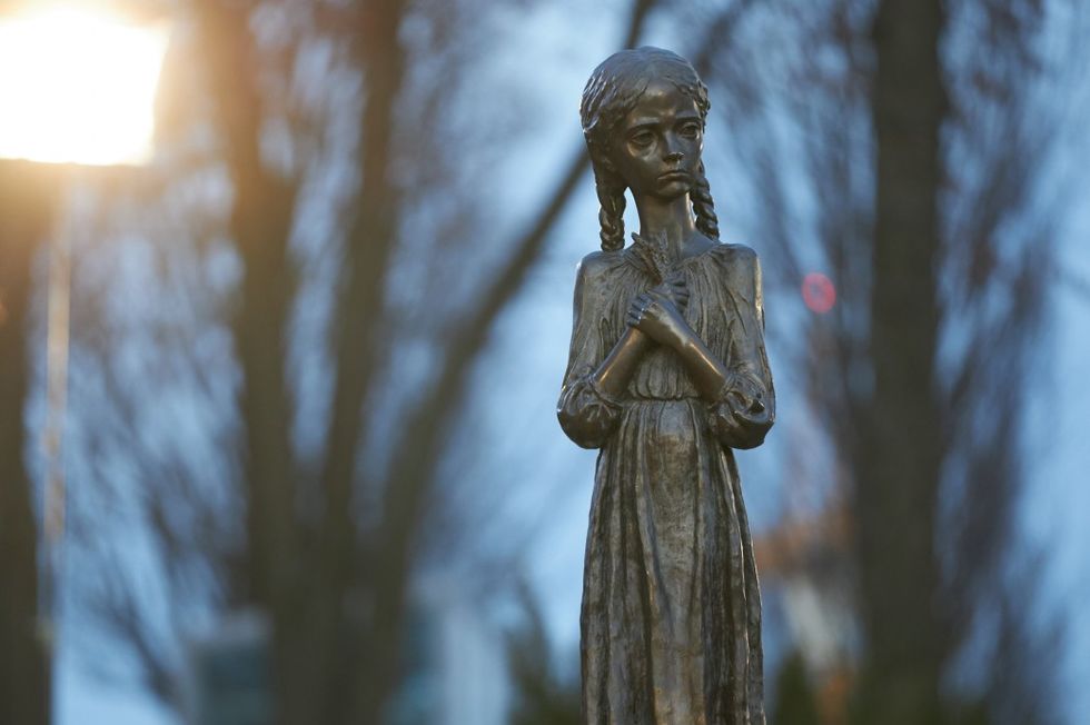 ﻿Українці вшанували пам'ять жертв Голодомору. Фоторепортаж 1