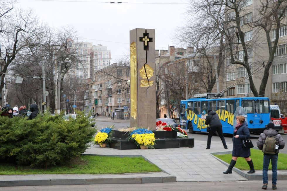 ﻿Українці вшанували пам'ять жертв Голодомору. Фоторепортаж 19
