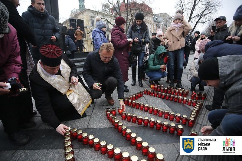﻿Українці вшанували пам'ять жертв Голодомору. Фоторепортаж 22