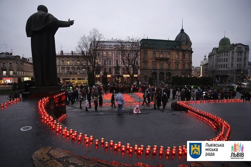 ﻿Українці вшанували пам'ять жертв Голодомору. Фоторепортаж 23
