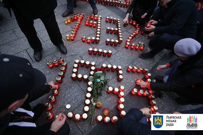 ﻿Українці вшанували пам'ять жертв Голодомору. Фоторепортаж 24