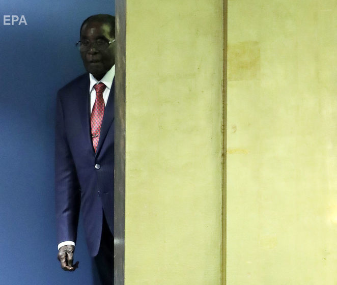 Отстраненный от власти в 2017 году экс-президент Зимбабве Роберт Мугабе, руководивший страной в течение почти 40 лет, скончался 6 сентября в возрасте 95 лет. Фото: EPA