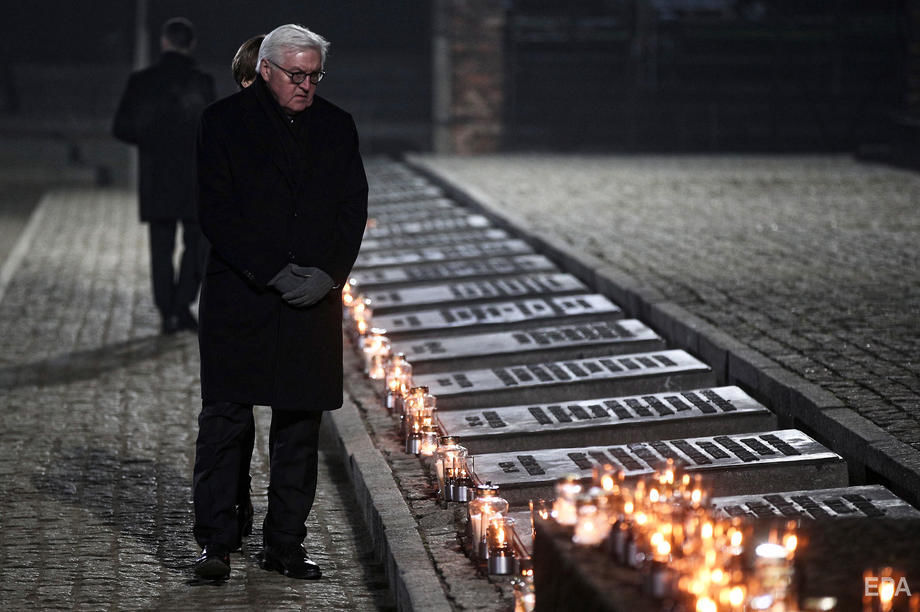 ﻿У світі вшановують пам'ять жертв Голокосту. Фоторепортаж 12