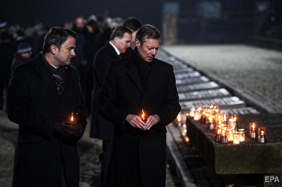 ﻿У світі вшановують пам'ять жертв Голокосту. Фоторепортаж 13