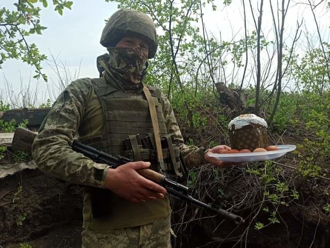 Украинские военные на Донбассе отметили Пасху. Фоторепортаж / ГОРДОН