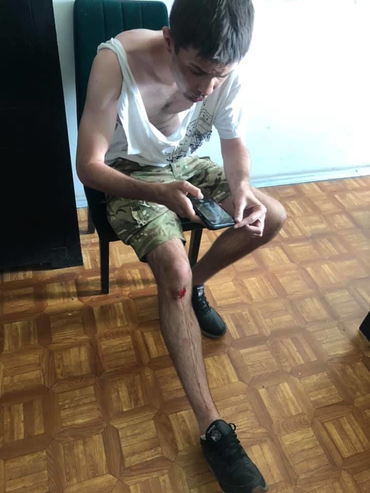 ﻿П'ятьох учасників акції на підтримку Стерненка затримали. Одного активіста правоохоронці били ногами. Фоторепортаж 5