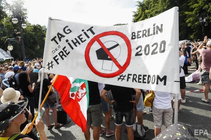 У Берліні відбулися масові протести проти карантинних обмежень. Фоторепортаж 3
