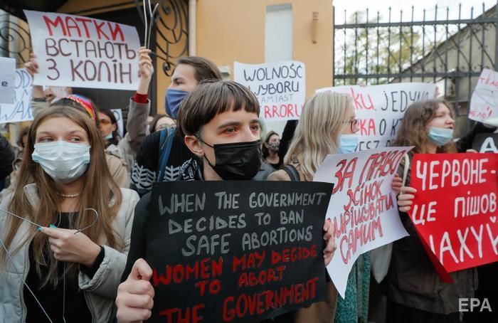 Українки підтримали протести проти заборони абортів у Польщі. Фоторепортаж 6