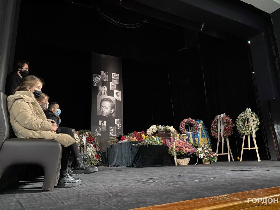 У Львові відбулося прощання і похорон режисера Романа Віктюка. Фоторепортаж 1