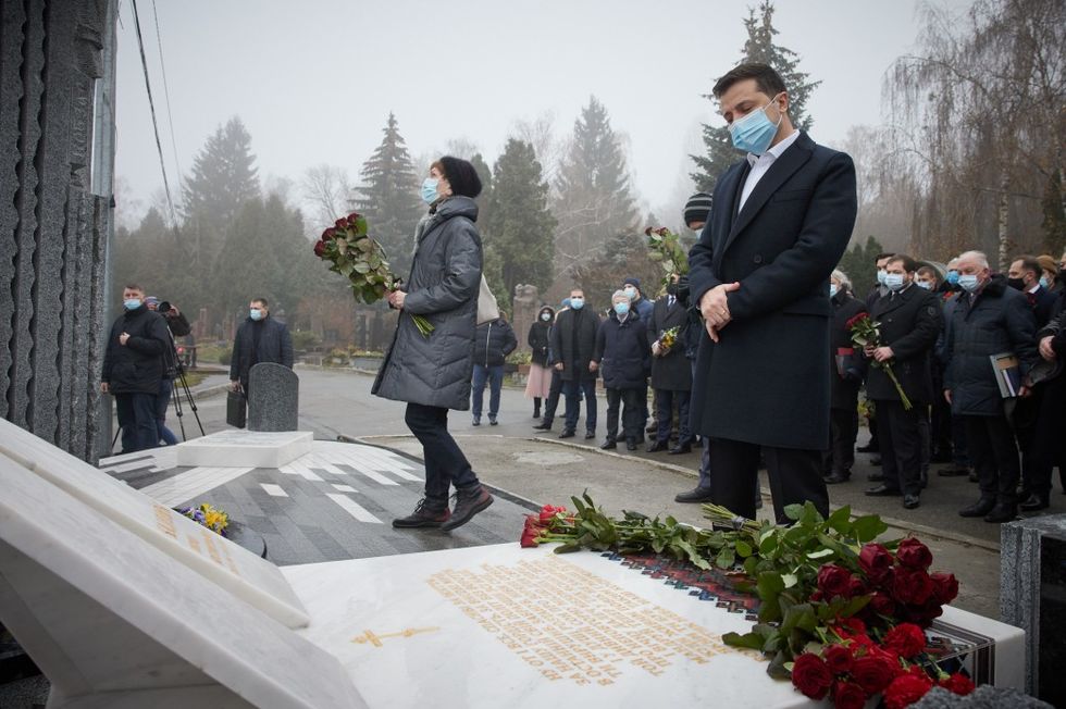 На Байковому кладовищі в Києві відкрили пам'ятник Каденюку. Фоторепортаж 6