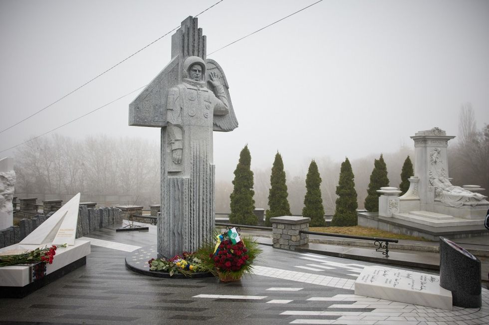 На Байковому кладовищі в Києві відкрили пам'ятник Каденюку. Фоторепортаж 7