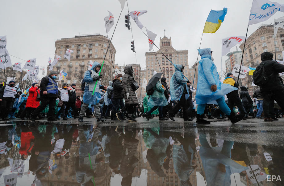 В Киеве снова протестовали предприниматели, в этот раз ходили к посольству США. Фоторепортаж 4