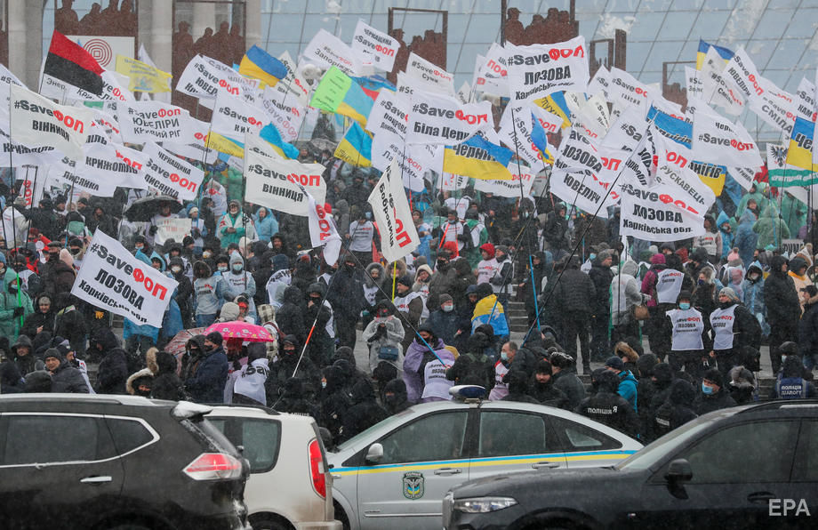 В Киеве снова протестовали предприниматели, в этот раз ходили к посольству США. Фоторепортаж 7