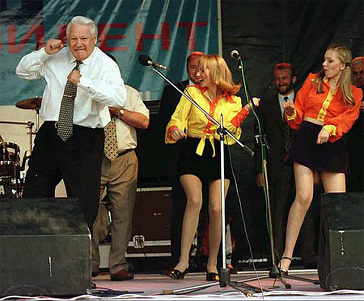 Во время предвыборной кампании 1996 года 65-летний кандидат в президенты России Борис Николаевич так раздухарился, поддерживая свою кандидатуру, что пустился в зажигательный танец.