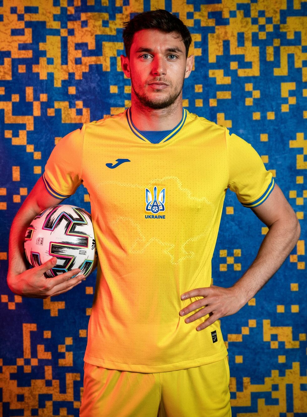 На Евро 2020 украинцы будут играть в футболках с картой Украины. Фоторепортаж 5