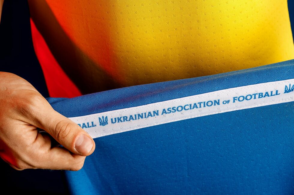 На Евро 2020 украинцы будут играть в футболках с картой Украины. Фоторепортаж 8