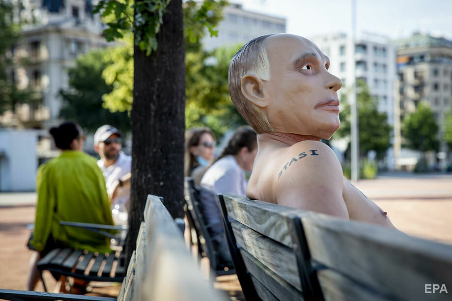 "Путін" із наколкою Сталіна прийшов на мітинг на підтримку Навального в Женеві. Фоторепортаж 3