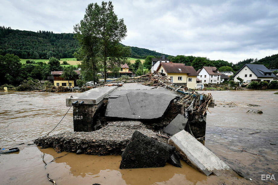  В Германии сильные ливни вызвали наводнения. Более 30 человек погибли, десятки пропали без вести. Фоторепортаж 6
