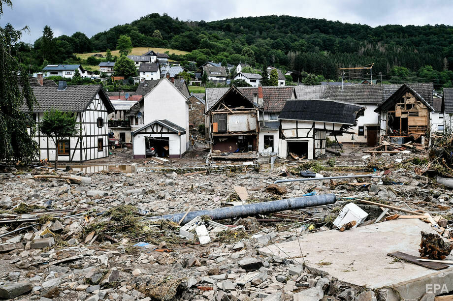  В Германии сильные ливни вызвали наводнения. Более 30 человек погибли, десятки пропали без вести. Фоторепортаж 11