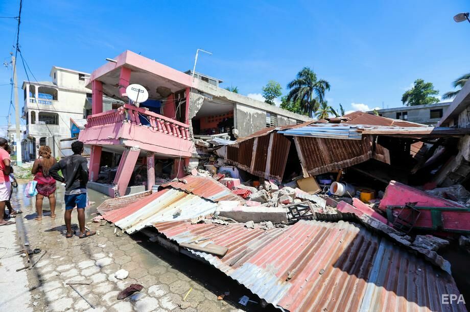 Жертвами землетрясения на Гаити стали более 200 человек. Фоторепортаж 8