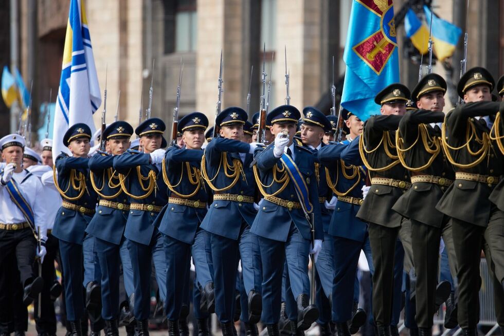 В Киеве прошел военный парад по случаю 30-летия независимости Украины. Фоторепортаж 23