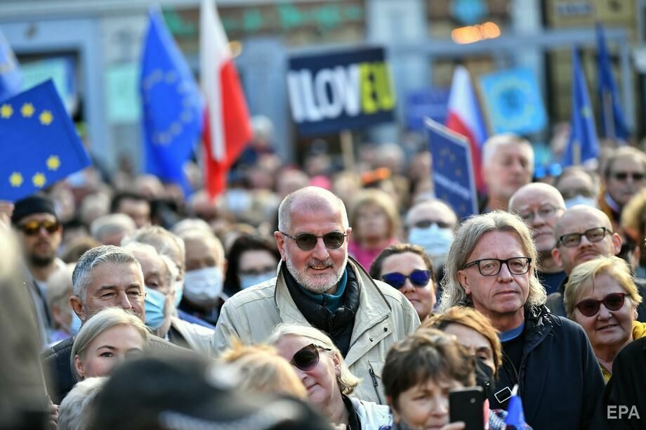 У Польщі провели масові мітинги проти ймовірного виходу країни з Євросоюзу. Фоторепортаж 1