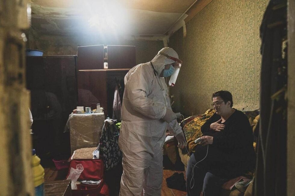 Фотограф ЮНИСЕФ показал, как харьковчане лечатся от COVID-19 в стационаре, в реанимации и дома. Фоторепортаж 10