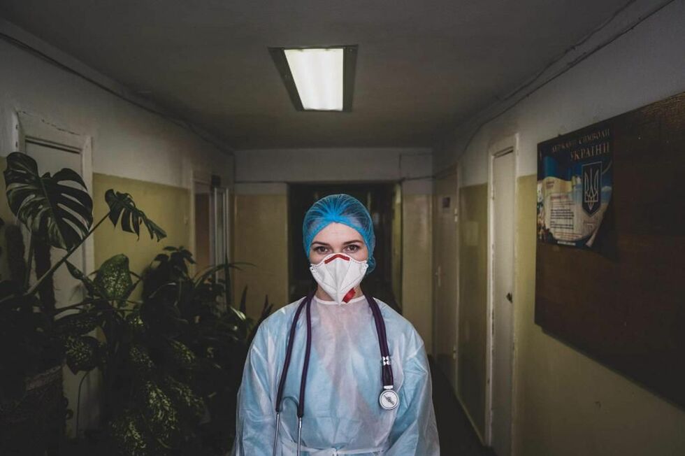 Фотограф ЮНИСЕФ показал, как харьковчане лечатся от COVID-19 в стационаре, в реанимации и дома. Фоторепортаж 15