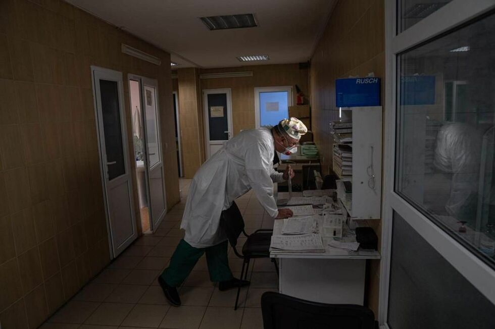 Фотограф ЮНИСЕФ показал, как харьковчане лечатся от COVID-19 в стационаре, в реанимации и дома. Фоторепортаж 17