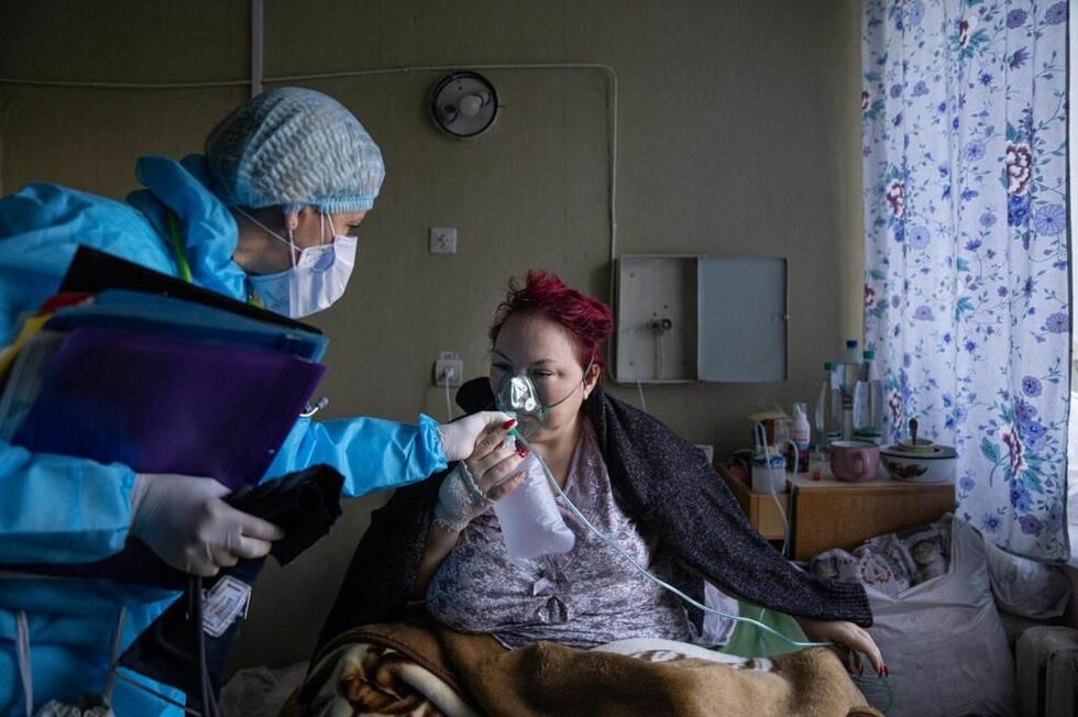Фотограф ЮНИСЕФ показал, как харьковчане лечатся от COVID-19 в стационаре, в реанимации и дома. Фоторепортаж 21