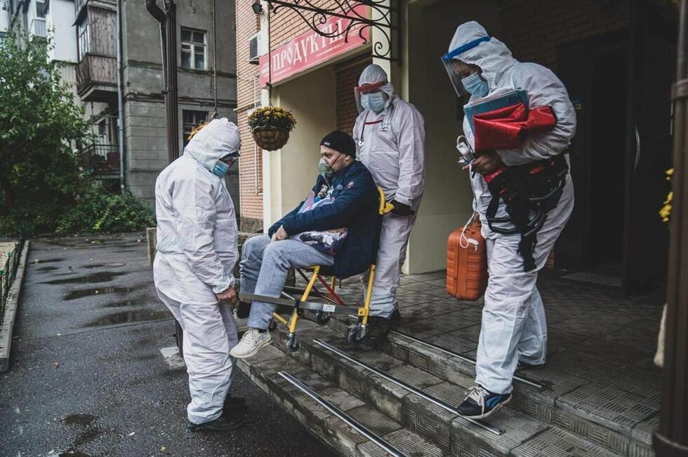 Фотограф ЮНИСЕФ показал, как харьковчане лечатся от COVID-19 в стационаре, в реанимации и дома. Фоторепортаж 33