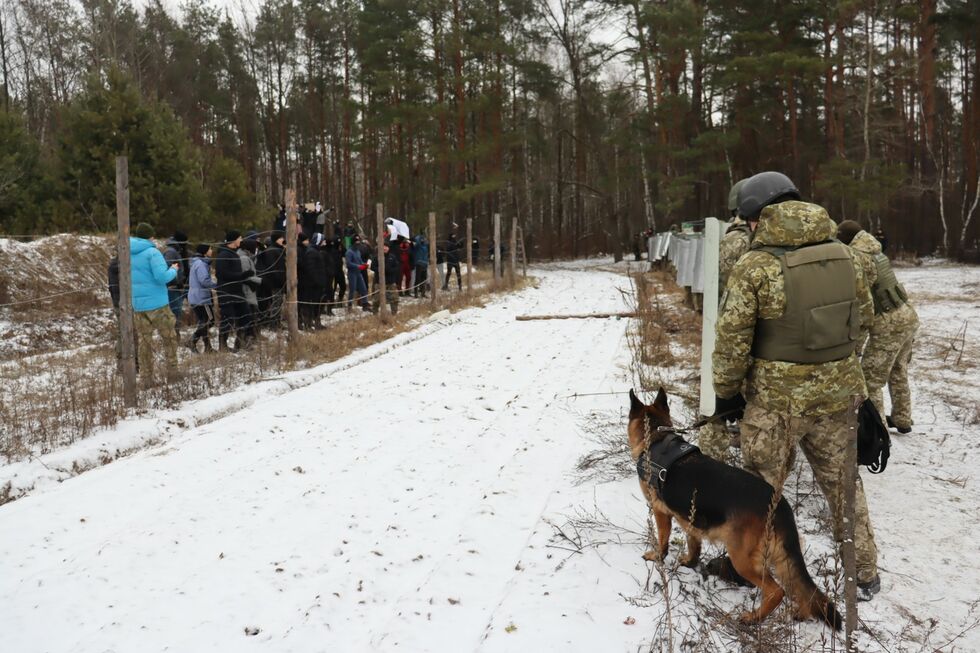 Госпогранслужба показала, как проходит спецоперация "Полесье" на украинско-белорусской границе. Фоторепортаж 4