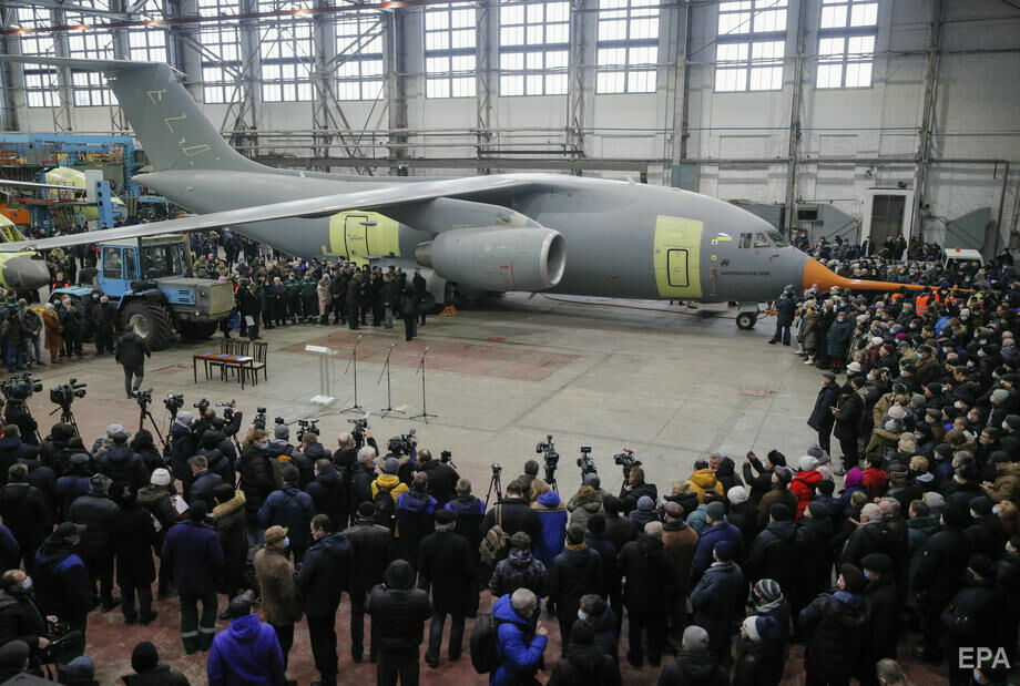 "Антонов" презентував свій перший військово-транспортний літак. Фоторепортаж 3