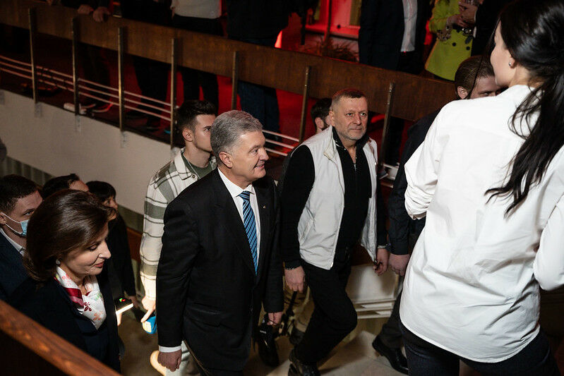 Ющенко, Порошенко, Супрун в толстовке с принтом 
