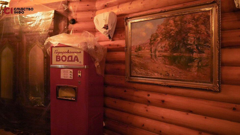 Золото, мрамор, советский автомат с водой за три копейки и оленьи рога. Как выглядит резиденция Медведчука в Карпатах. Фото, видео 4