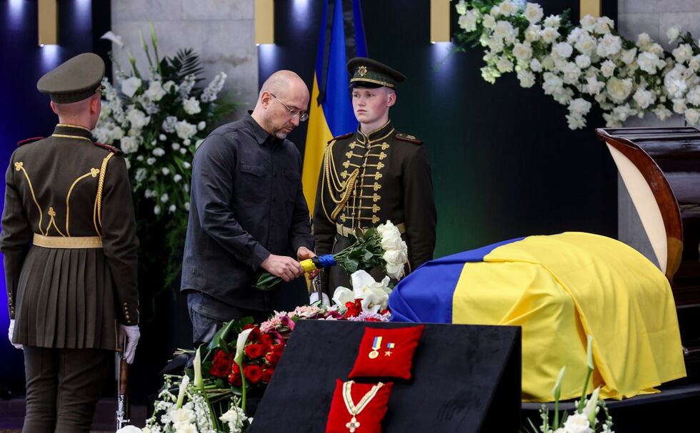 У Києві відбувається церемонія прощання з першим президентом Кравчуком. Фоторепортаж 7