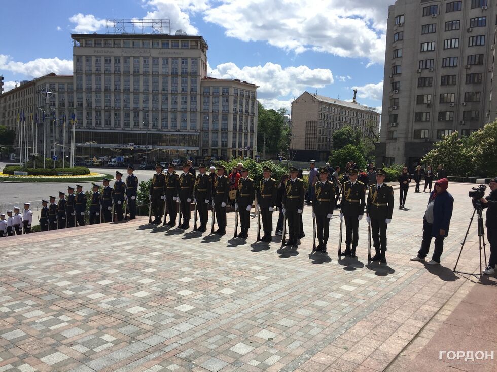 У Києві відбувається церемонія прощання з першим президентом Кравчуком. Фоторепортаж 12