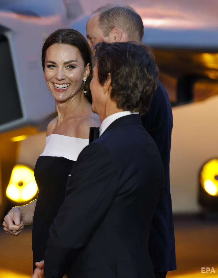 Принц Уильям и его жена Кэтрин встретились с Томом Крузом на благотворительном кинопоказе в Лондоне. Фото 4