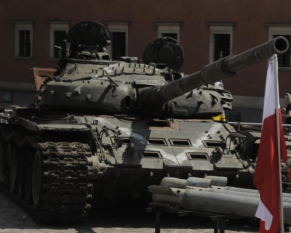 "Російські танки таки увійшли в країну НАТО". У Варшаві відкрили виставку розбитої українцями військової техніки РФ 1