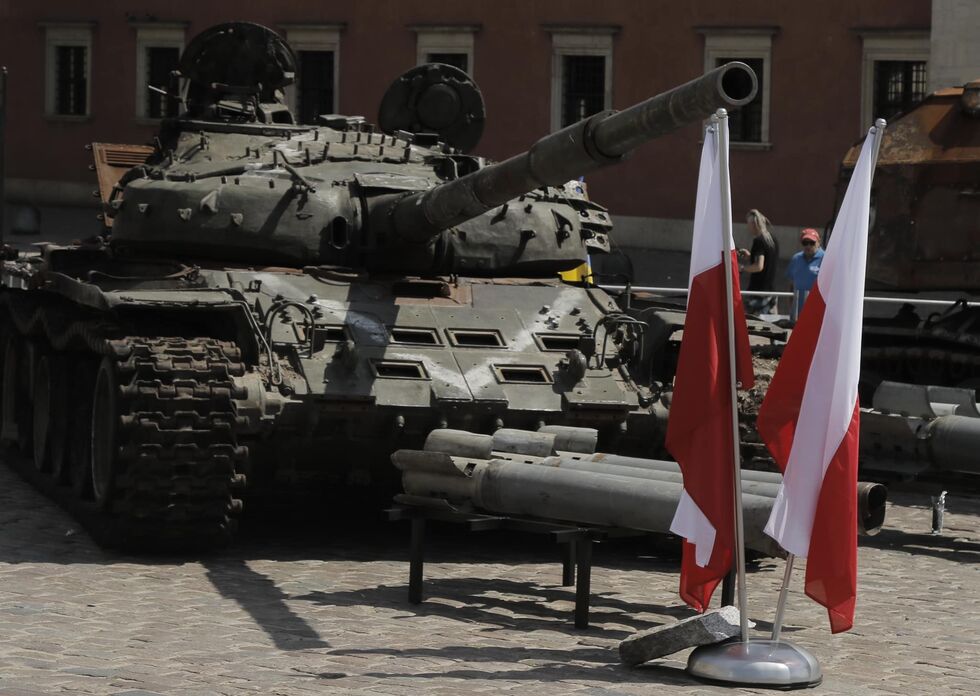 "Російські танки таки увійшли в країну НАТО". У Варшаві відкрили виставку розбитої українцями військової техніки РФ 5