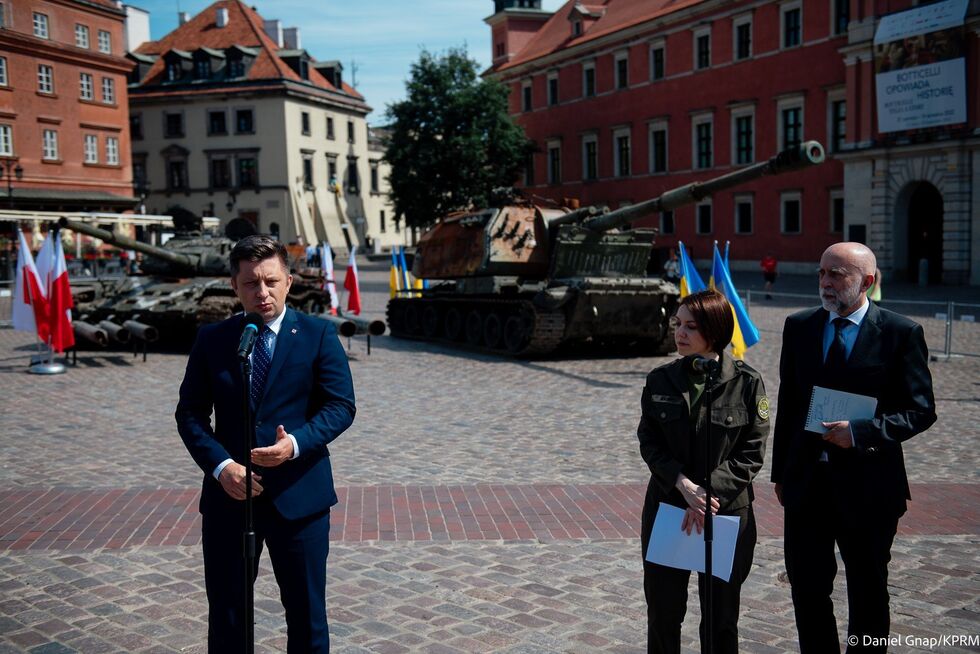 "Російські танки таки увійшли в країну НАТО". У Варшаві відкрили виставку розбитої українцями військової техніки РФ 8